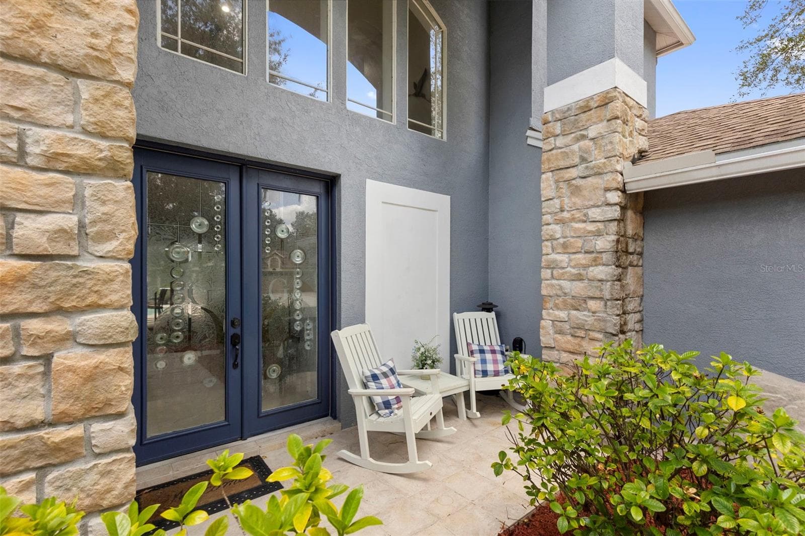 Covered front porch - 8380 GOLDEN PRAIRIE DR, TAMPA