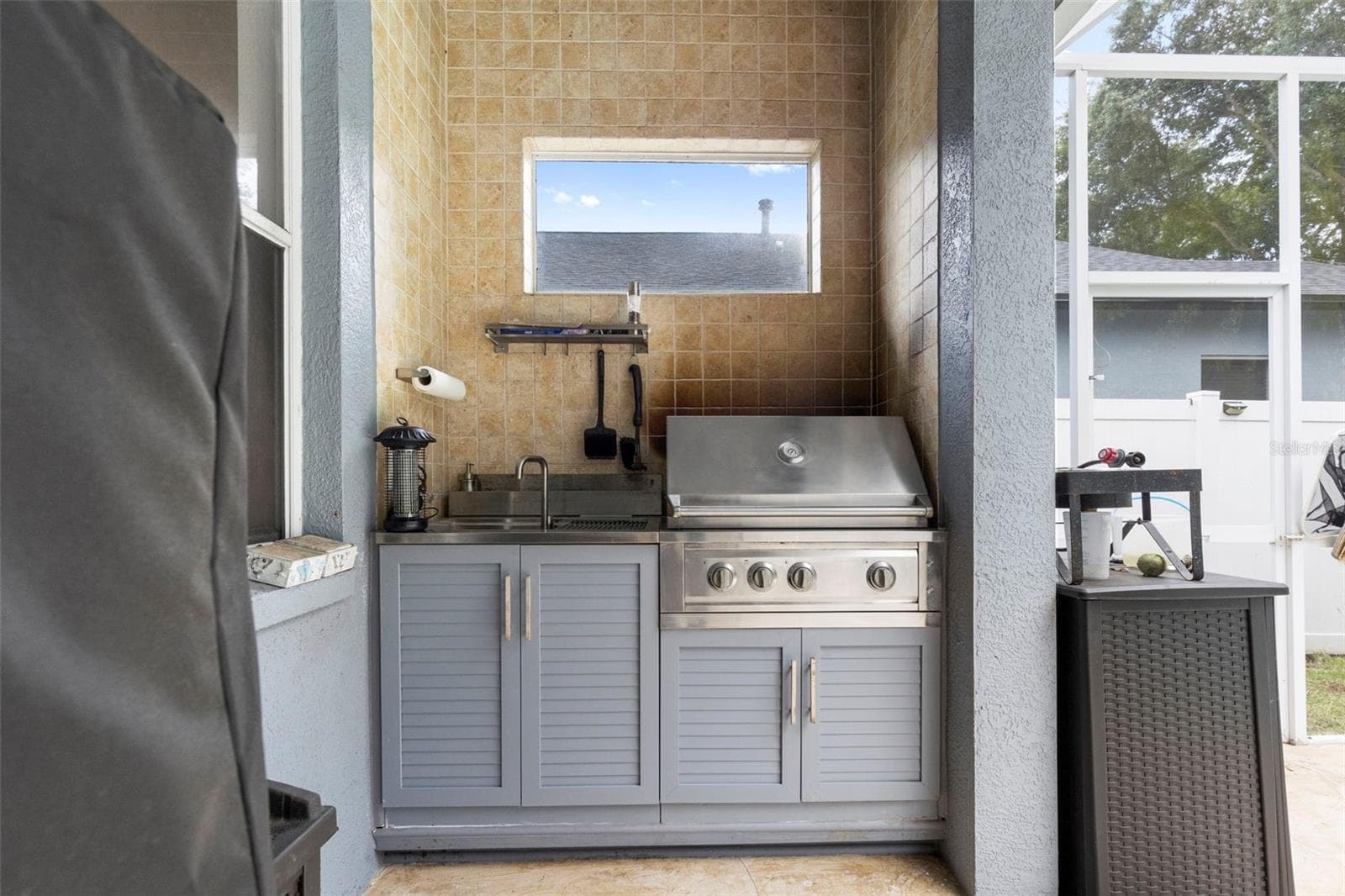 Outdoor kitchen - 8380 GOLDEN PRAIRIE DR, TAMPA