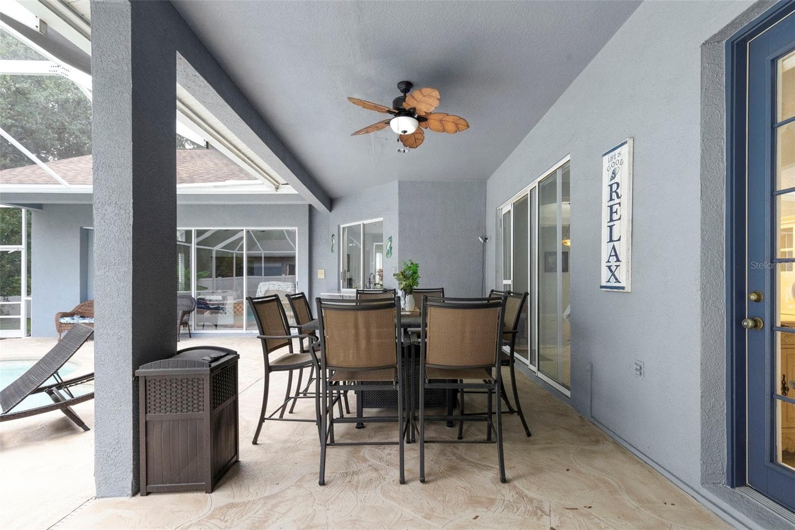 Outdoor dining area - 8380 GOLDEN PRAIRIE DR, TAMPA