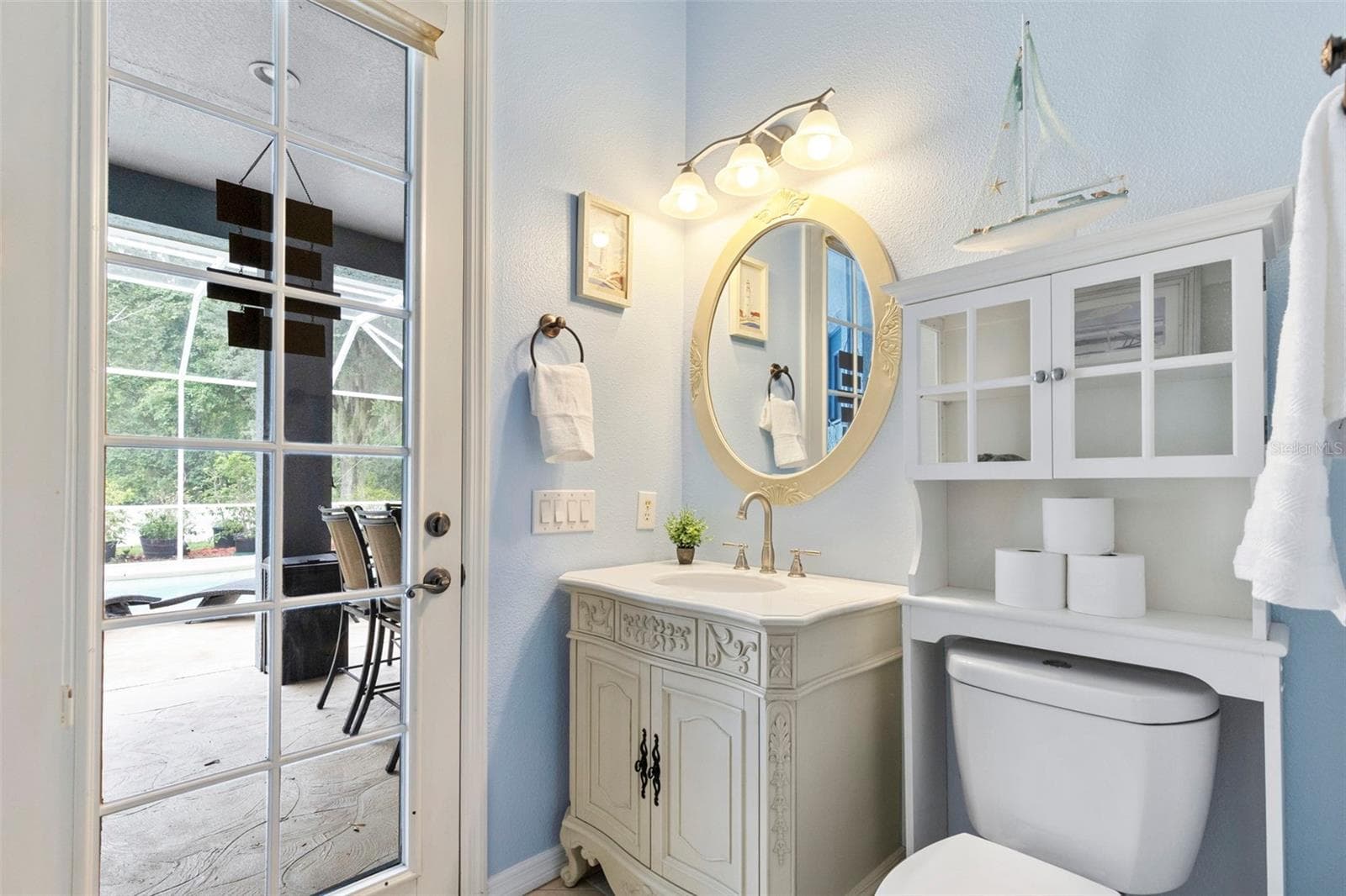 Pool bath - 8380 GOLDEN PRAIRIE DR, TAMPA