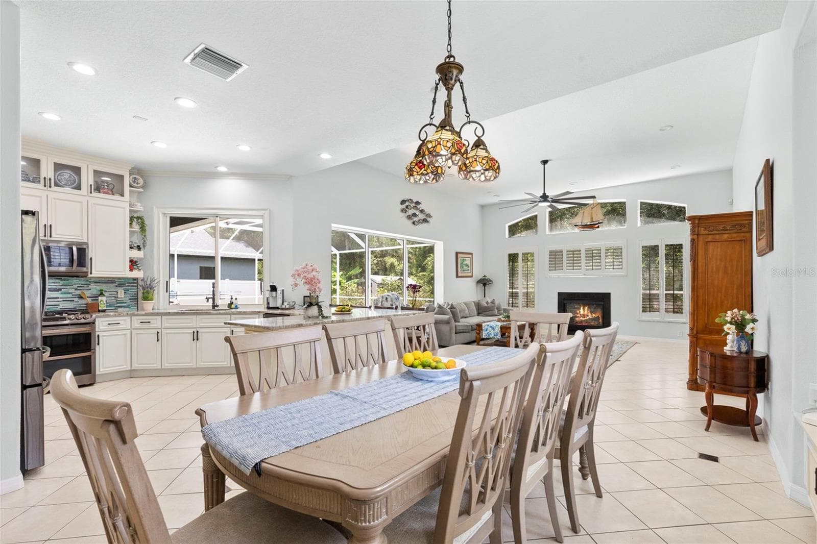 Recently updated kitchen open to the family room - 8380 GOLDEN PRAIRIE DR, TAMPA