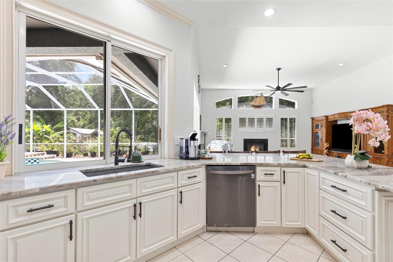 Quartz counters, stainless steel appliances, gas range - 8380 GOLDEN PRAIRIE DR, TAMPA