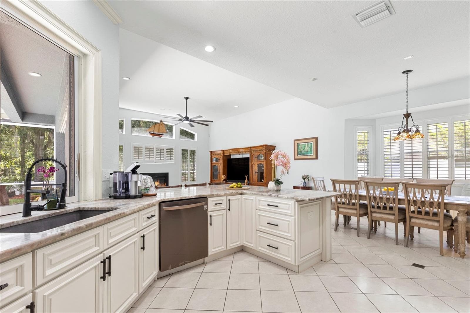 Single Family Residence at 8380 GOLDEN PRAIRIE DR, TAMPA, photo 8 of 62