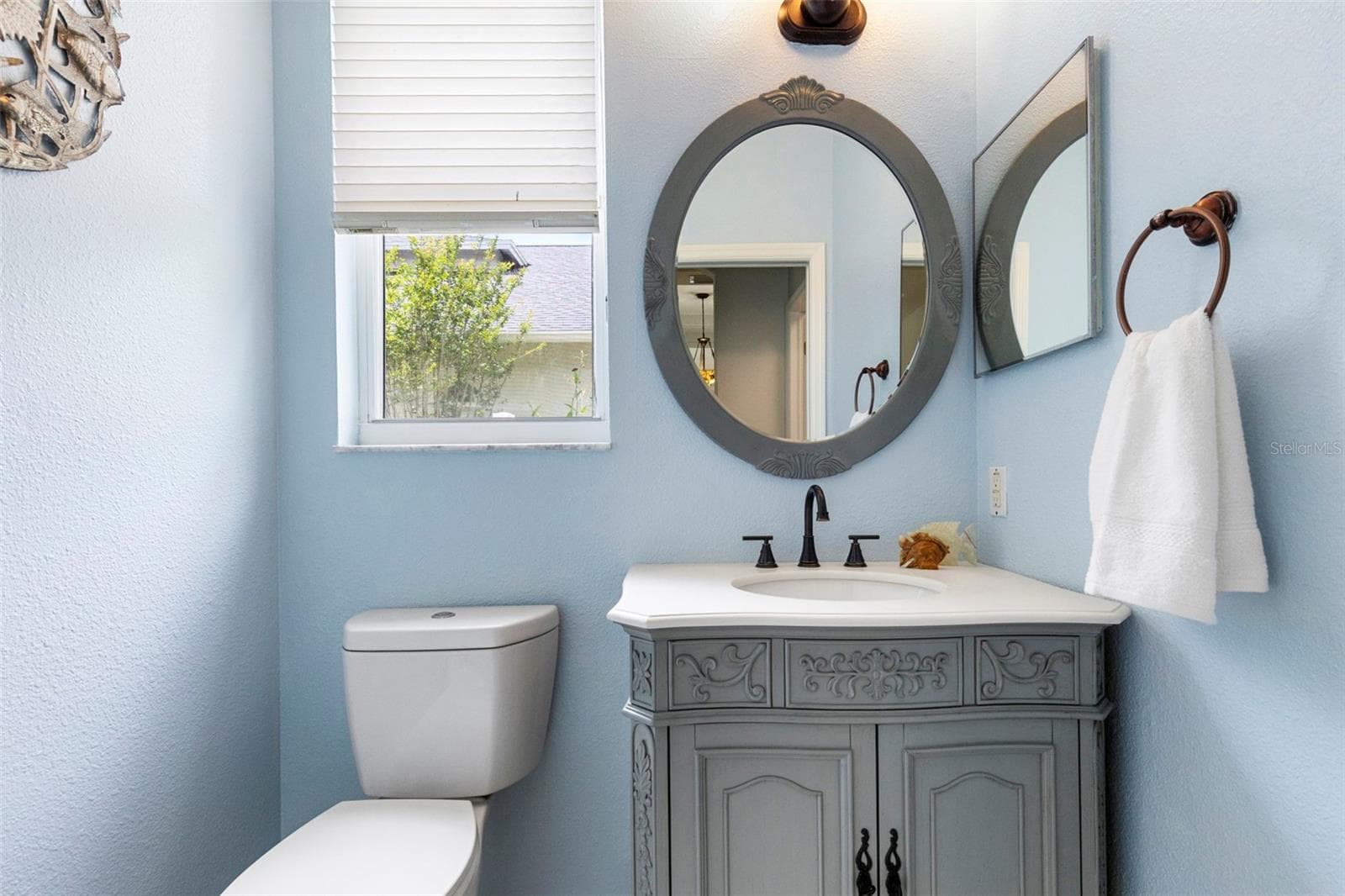 Downstairs half bath - 8380 GOLDEN PRAIRIE DR, TAMPA