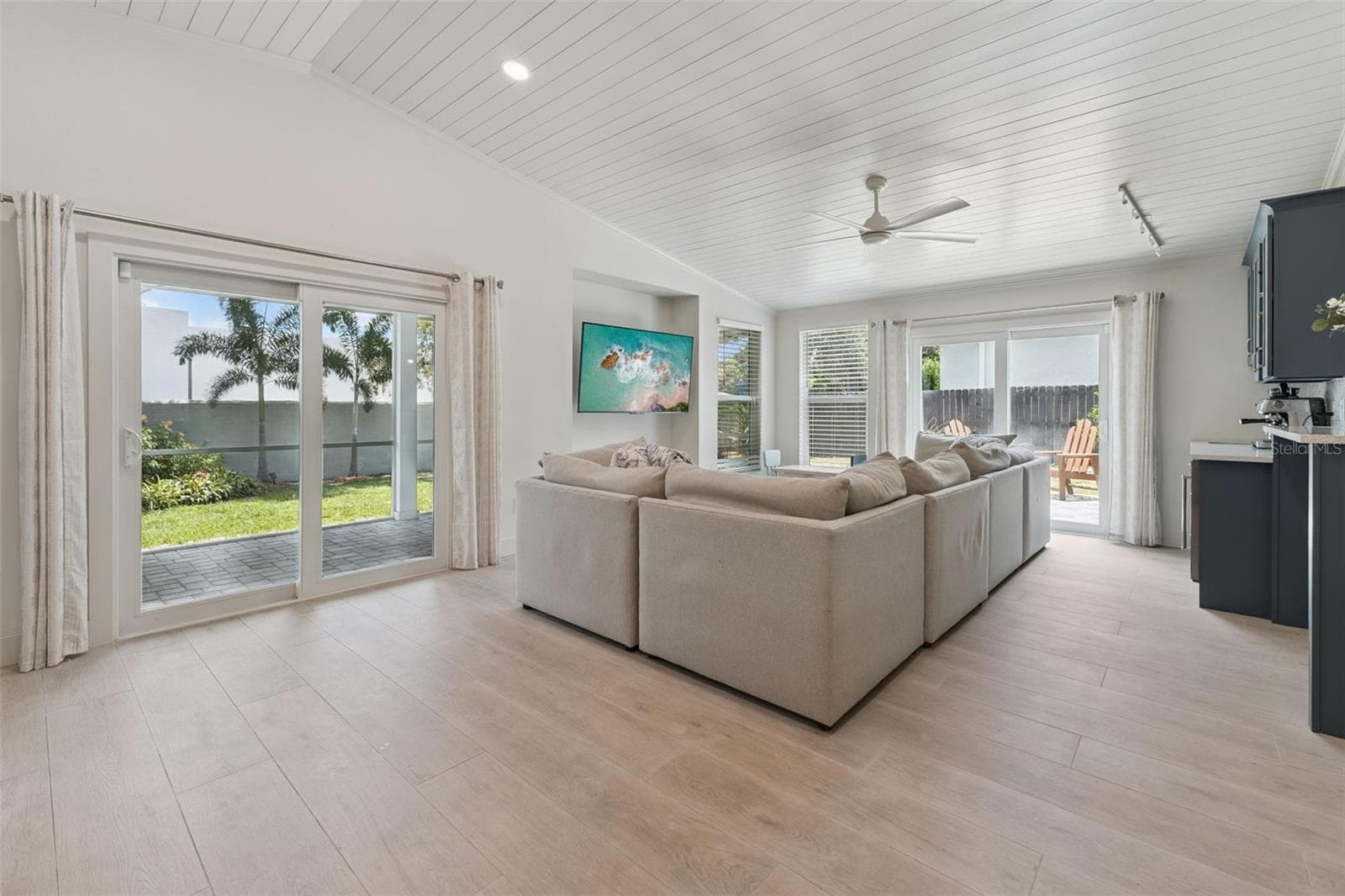 Single Family Residence at 302 W COMANCHE AVE, TAMPA, photo 20 of 33