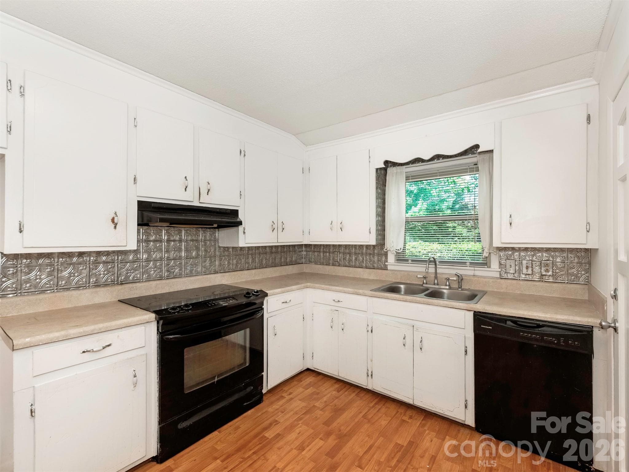 Single Family Residence at 8121 Greenbrook Road, Columbia, photo 10 of 39