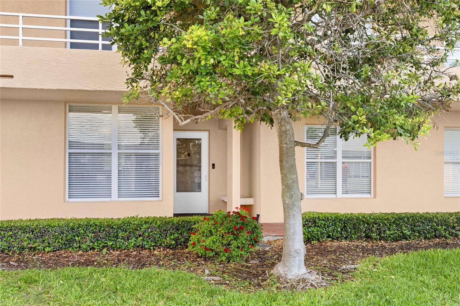 4550 PINEBROOK CIR #106