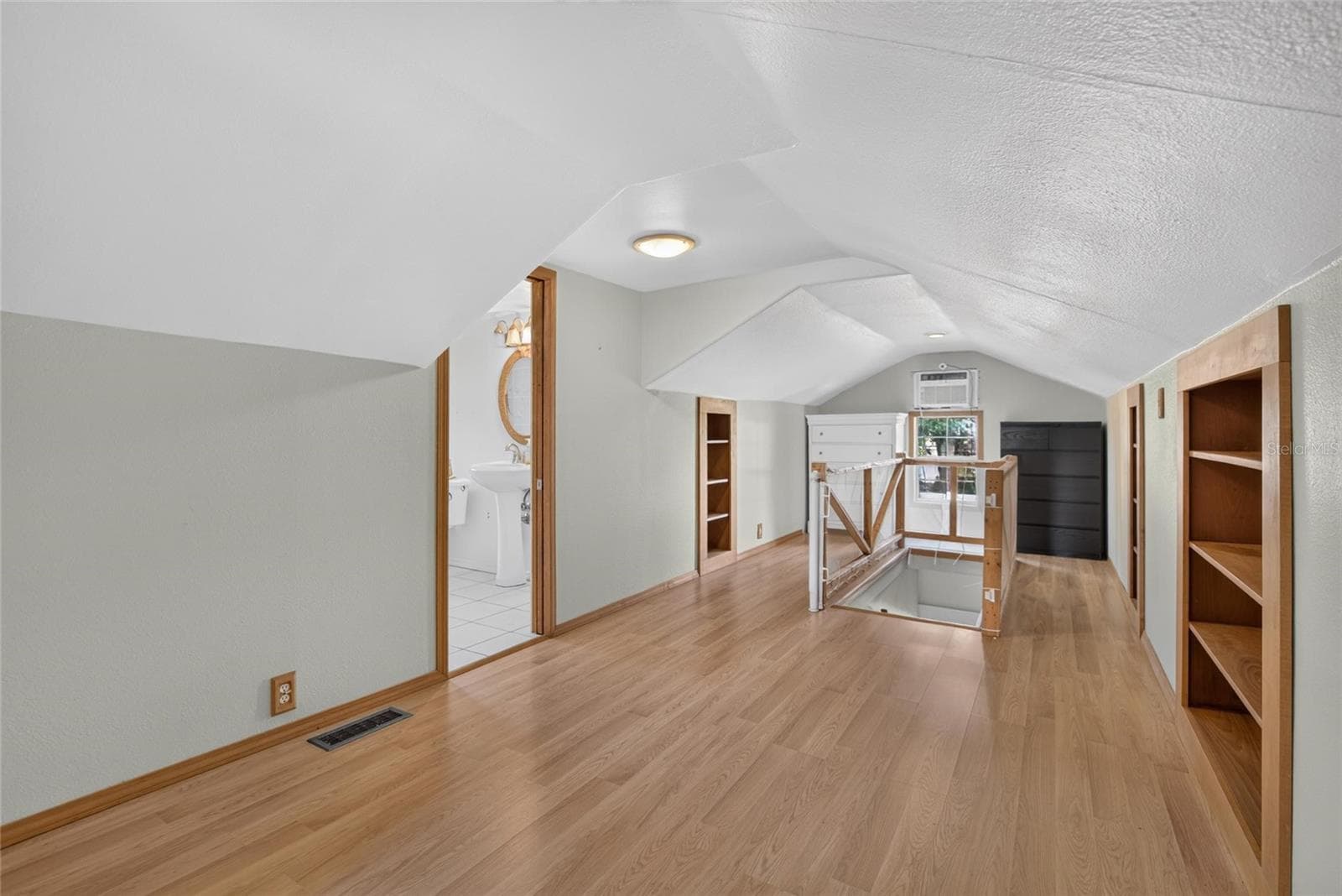 Loft Upstairs - 13941 13TH ST, DADE CITY