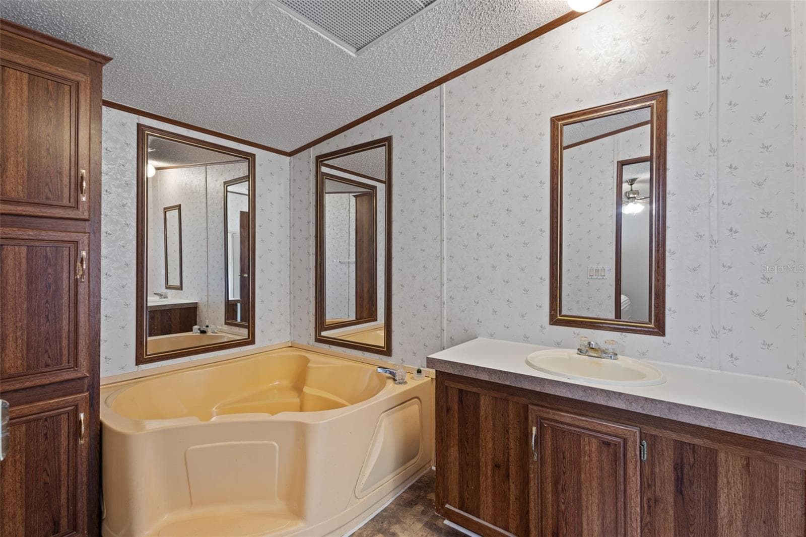 Manufactured Home at 704 SE 791ST ST, OLD TOWN, photo 19 of 58