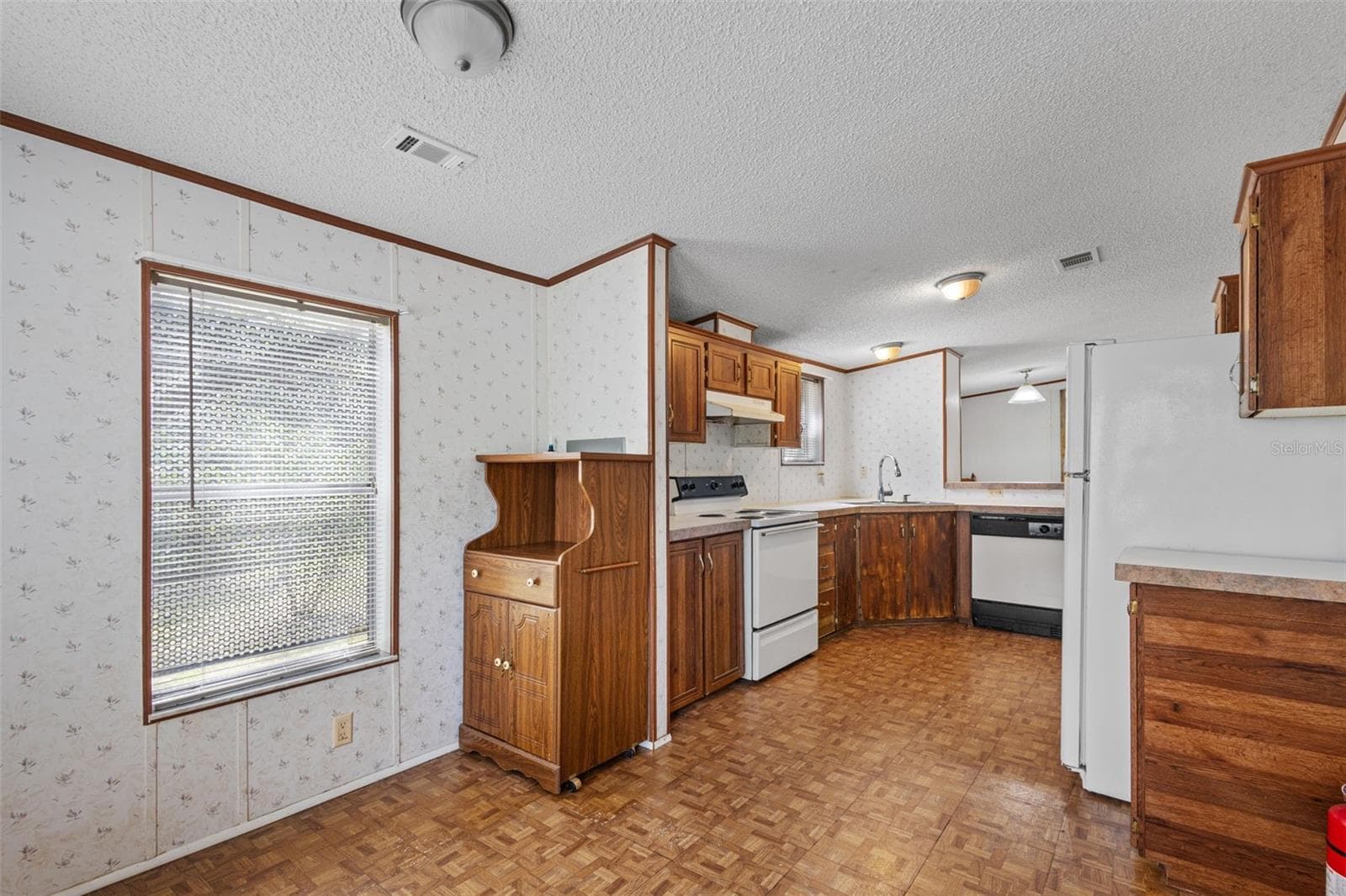 Manufactured Home at 704 SE 791ST ST, OLD TOWN, photo 4 of 58