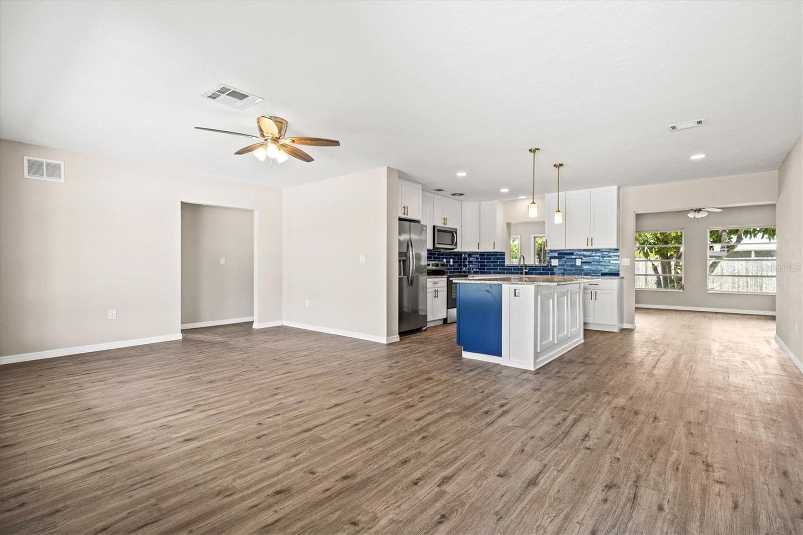 Single Family Residence at 106 AURORA ST E, VENICE, photo 6 of 74