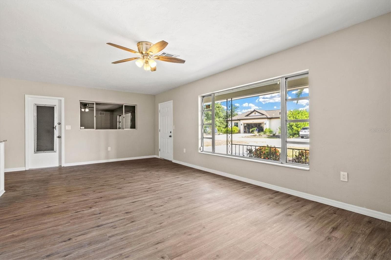 Single Family Residence at 106 AURORA ST E, VENICE, photo 9 of 74
