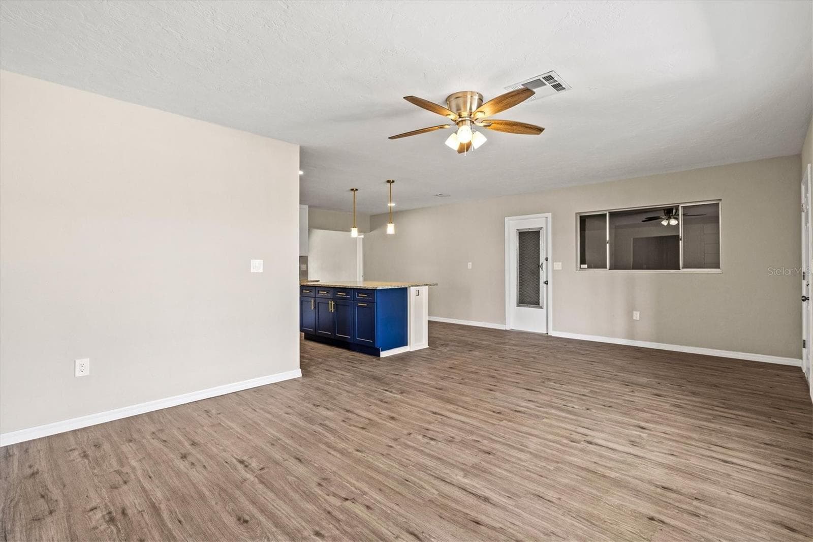 Single Family Residence at 106 AURORA ST E, VENICE, photo 10 of 74