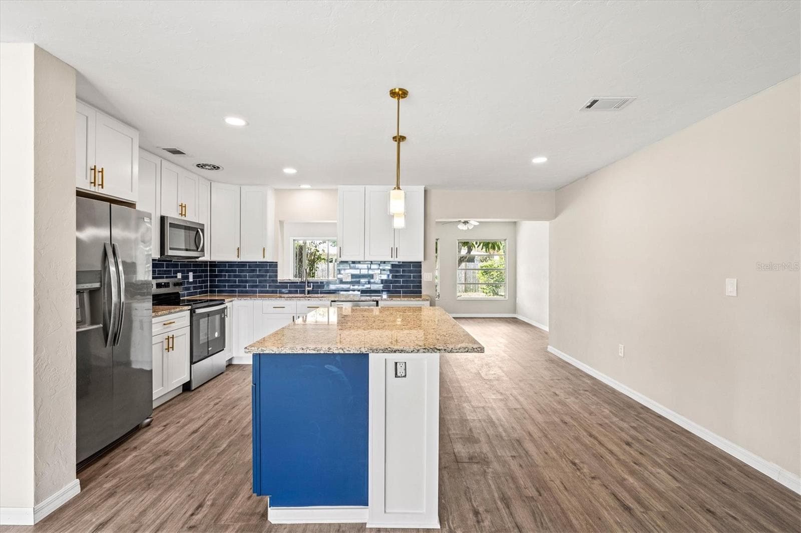 Single Family Residence at 106 AURORA ST E, VENICE, photo 11 of 74