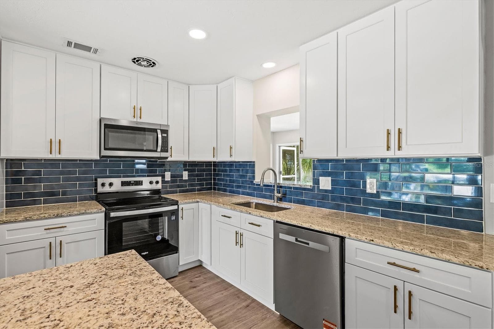 Single Family Residence at 106 AURORA ST E, VENICE, photo 15 of 74