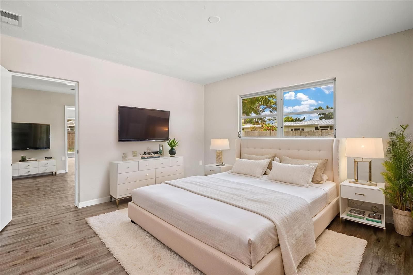 Virtually Staged - 106 AURORA ST E, VENICE