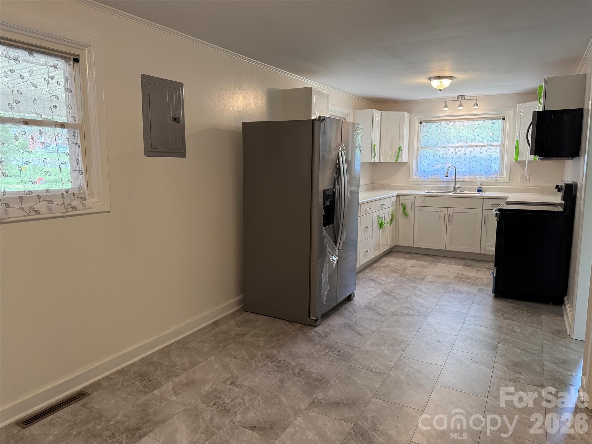 kitchen - 2012 N Deal Avenue, Newton