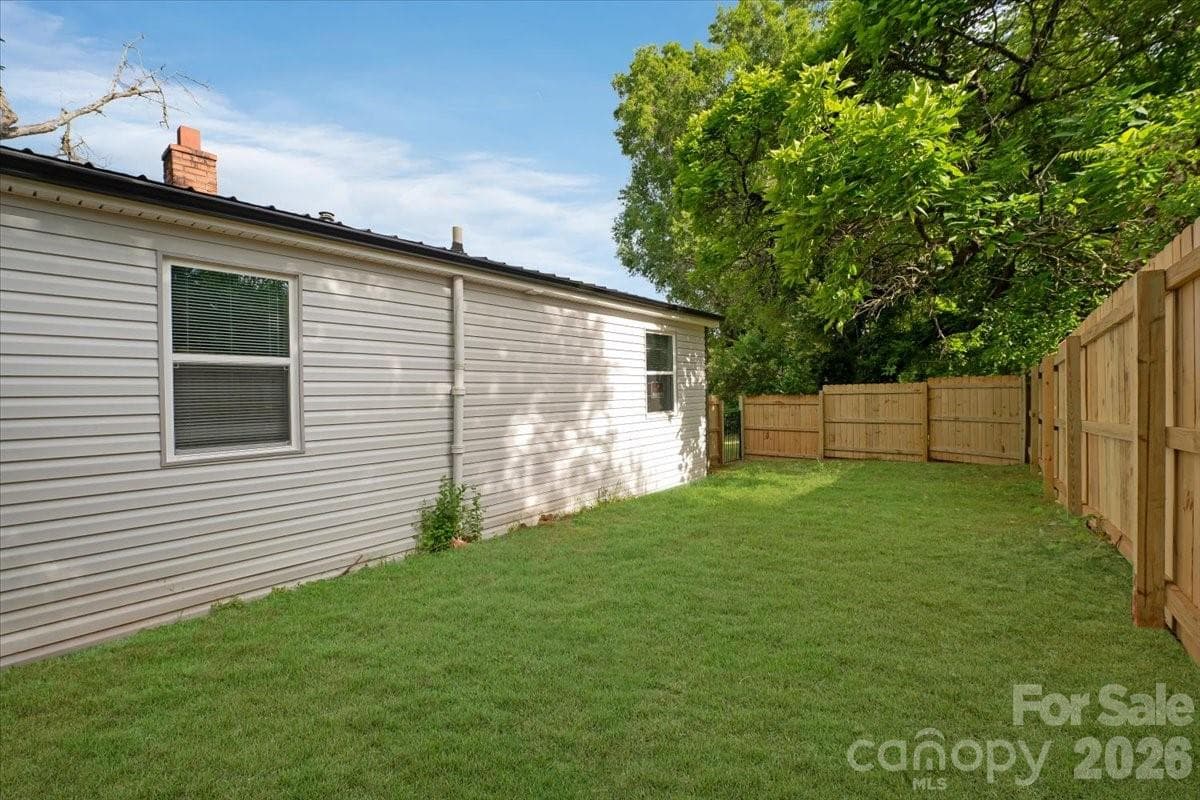 Single Family Residence at Newton, photo 6 of 31