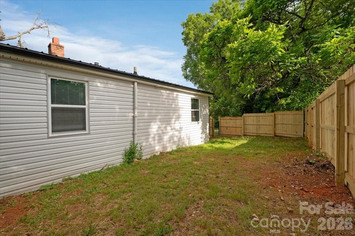 Single Family Residence at Newton, photo 7 of 31