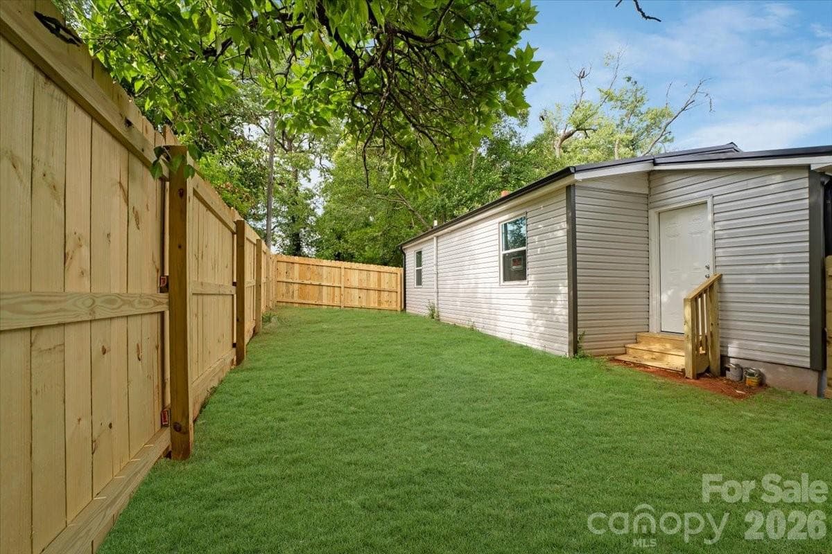 Single Family Residence at Newton, photo 8 of 31