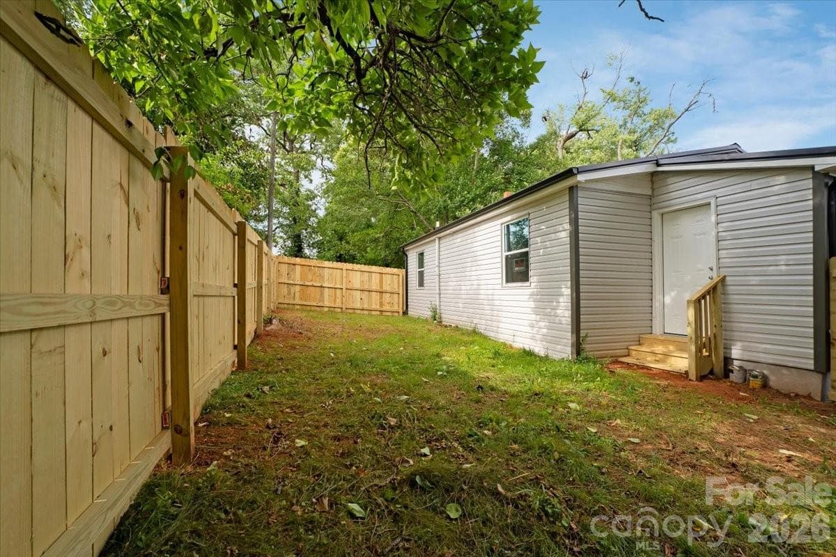 Single Family Residence at Newton, photo 9 of 31