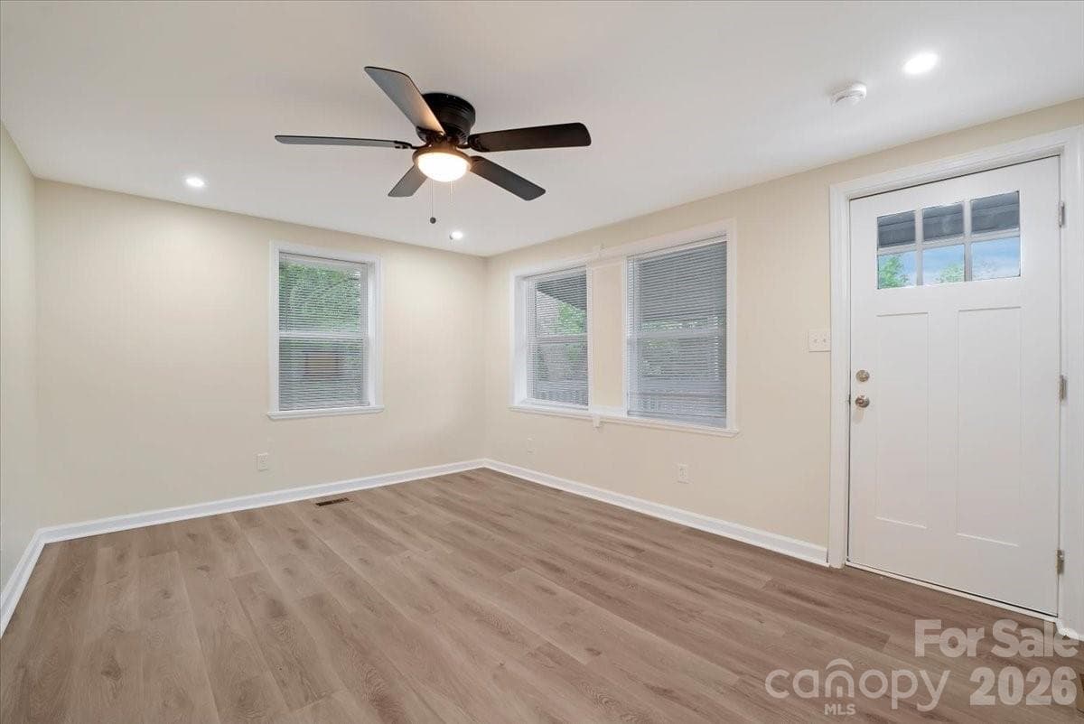 Living/Family room - Newton