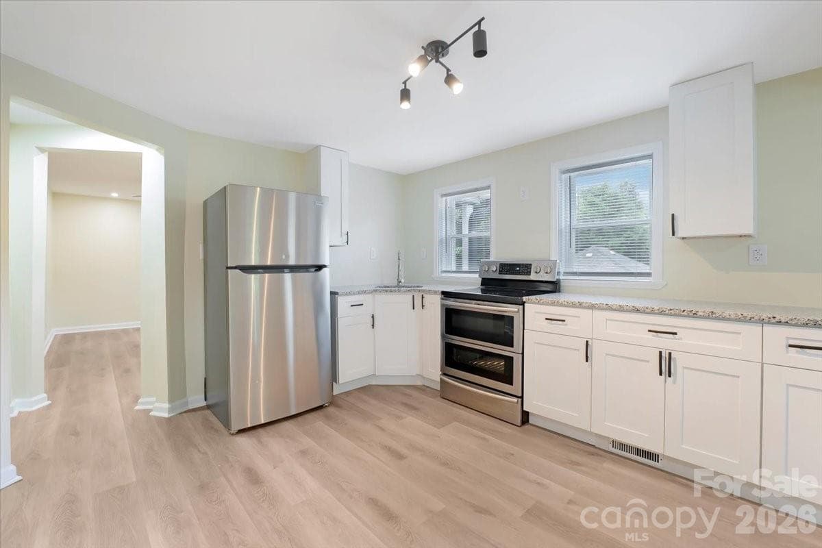 New Kitchen and Appliances - Newton