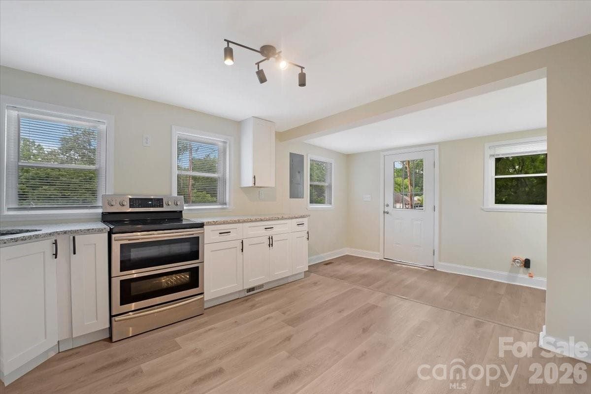 Single Family Residence at Newton, photo 15 of 31