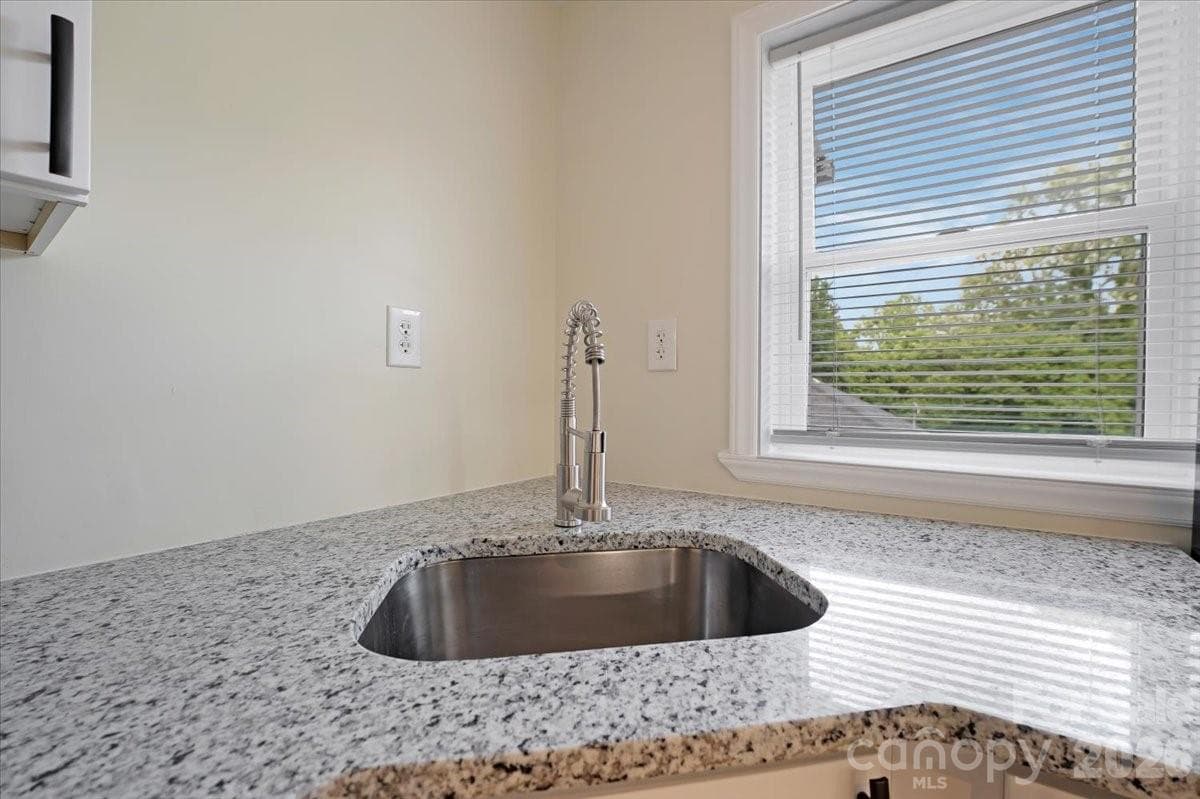 Granite countertops - Newton