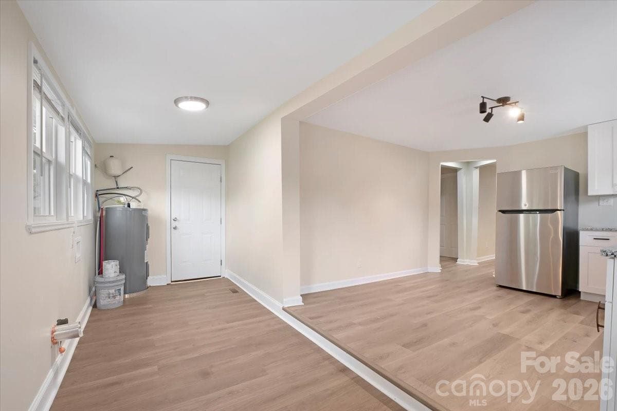 Dining & Laundry Area - Newton