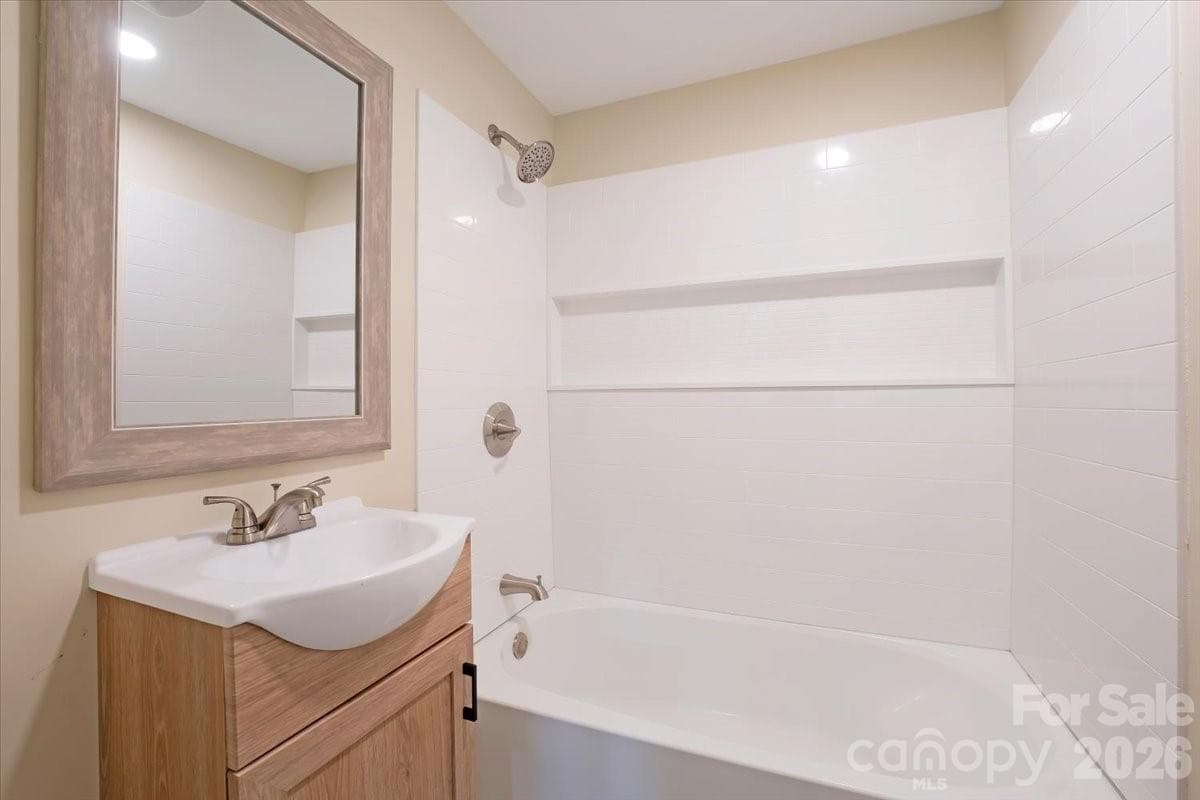 Full Bath - Newton