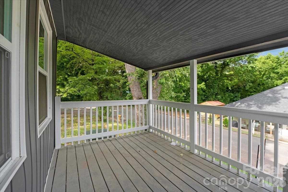 Covered front porch - Newton