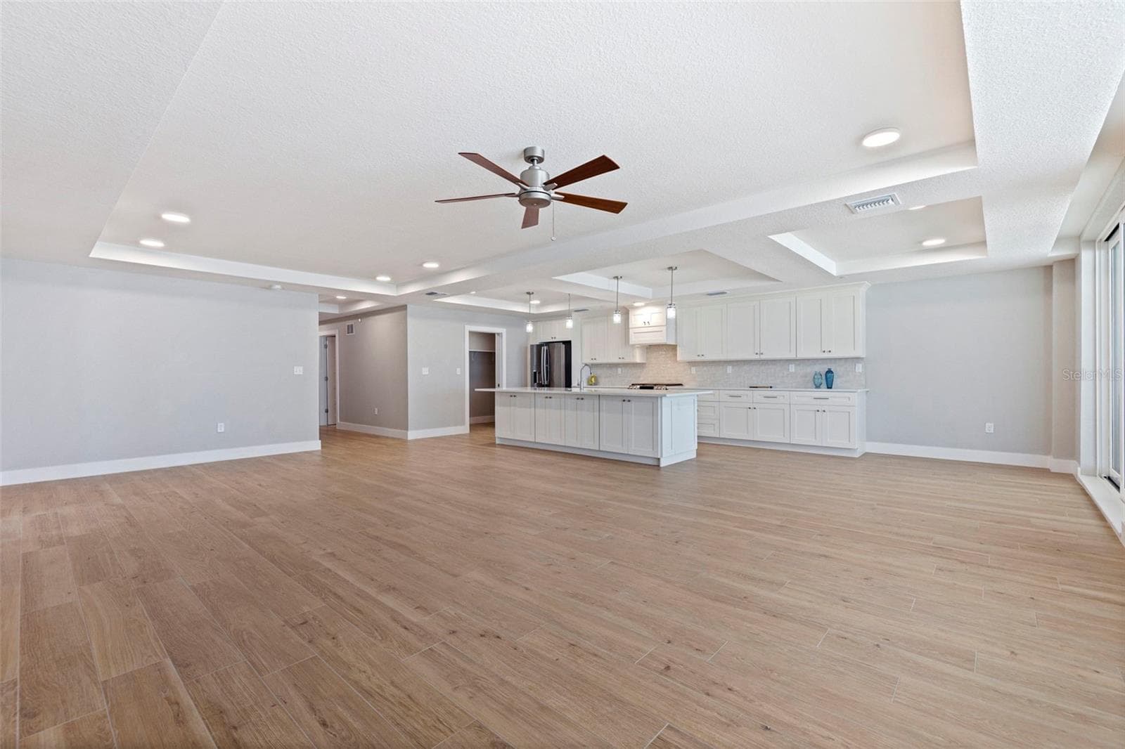 Living Room - 14048 GULF BLVD #201, MADEIRA BEACH