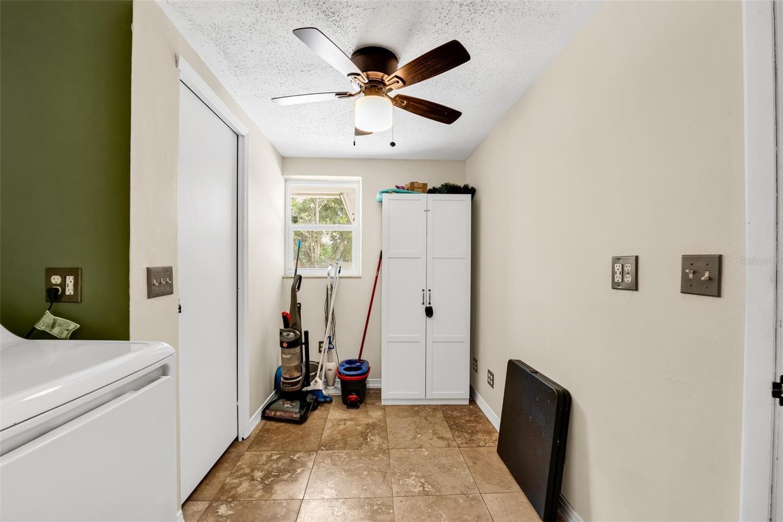 Single Family Residence at 1664 LAKEVIEW PL, ENGLEWOOD, photo 23 of 69