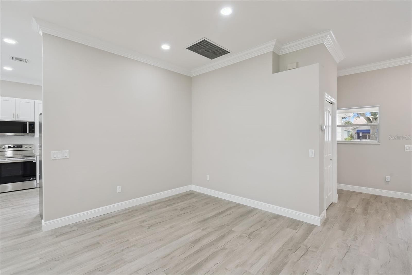 Flexible space for a dining area, office, or sitting nook - 1506 DELLANO WAY, THE VILLAGES