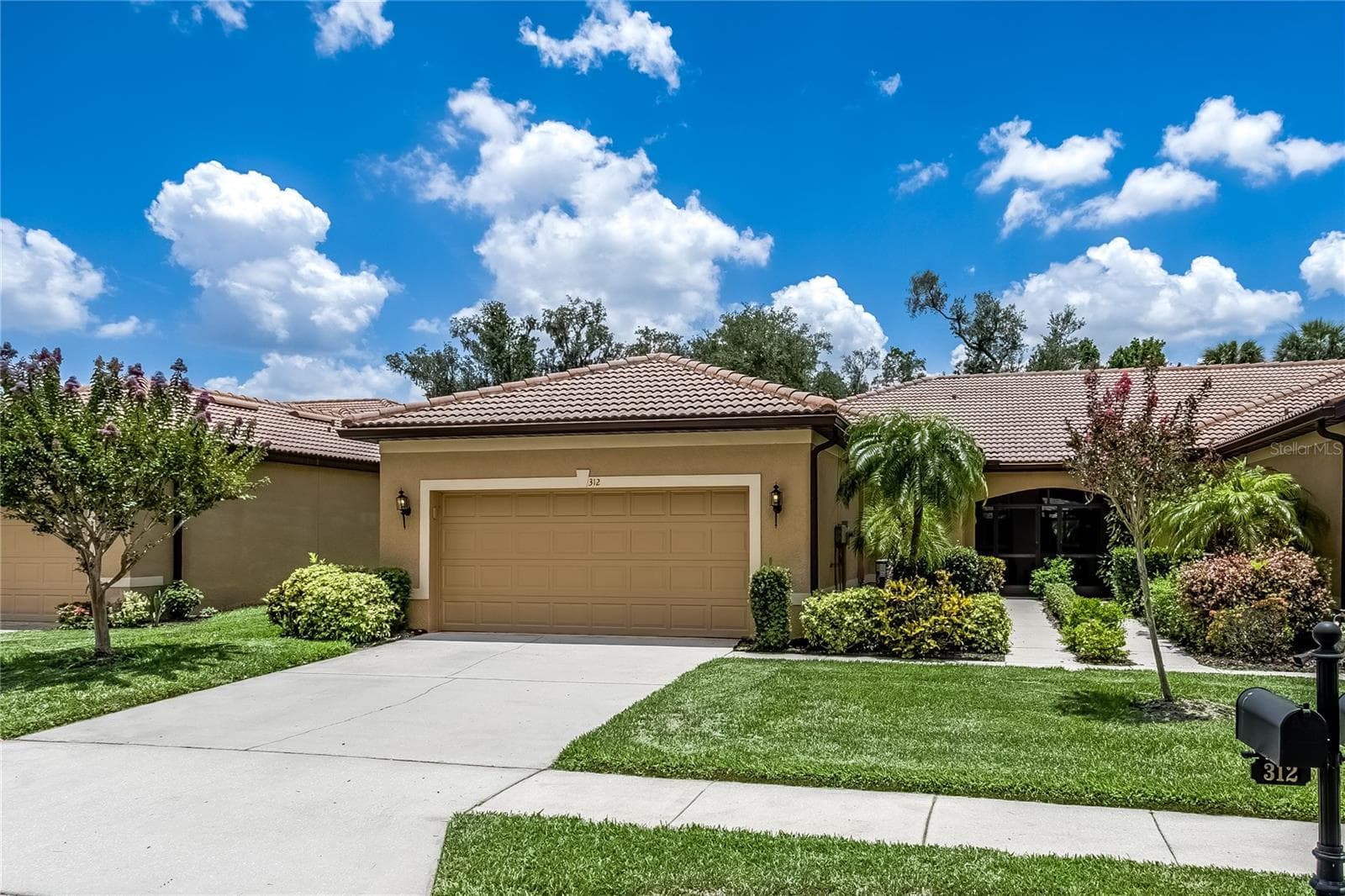 312 SENECA FALLS DR