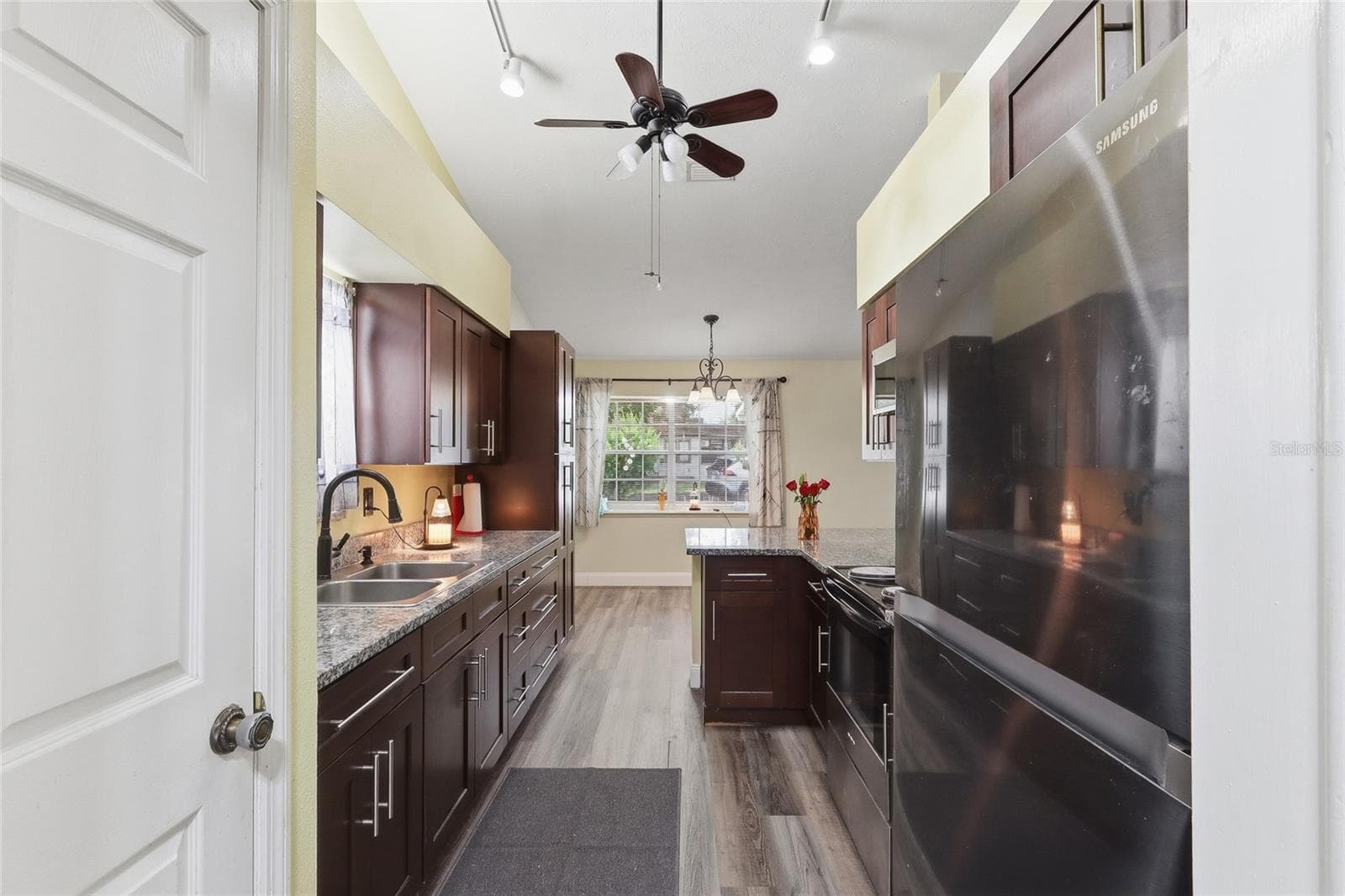 Garage/Kitchen entry - 1405 E FRANCES AVE, PLANT CITY
