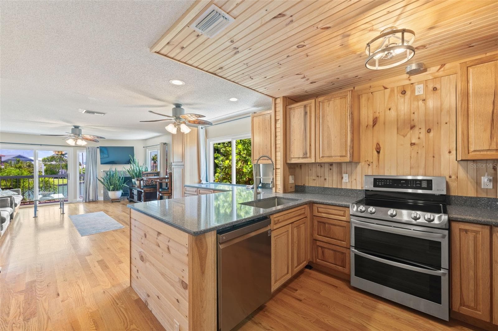 Townhouse at 367 MADEIRA CIR, TIERRA VERDE, photo 11 of 55