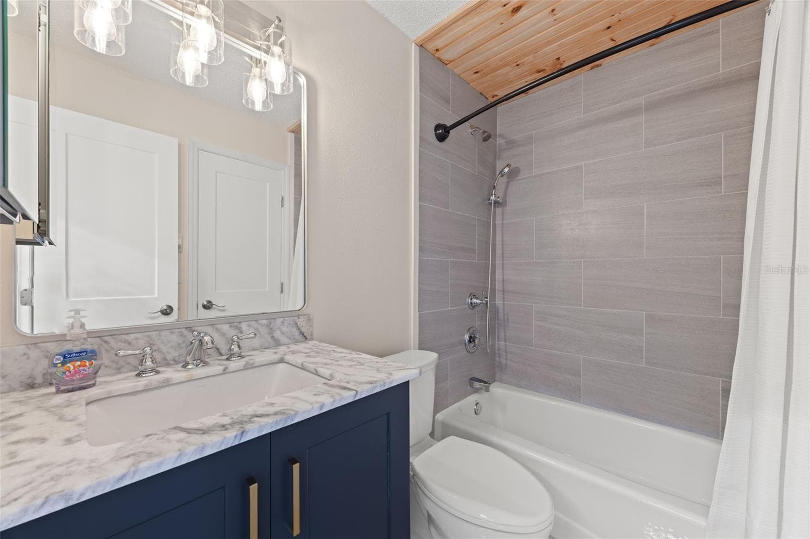 Townhouse at 367 MADEIRA CIR, TIERRA VERDE, photo 21 of 55