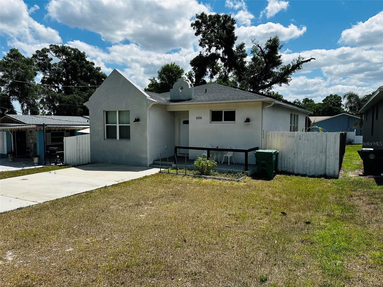 606 W VOORHIS AVE
