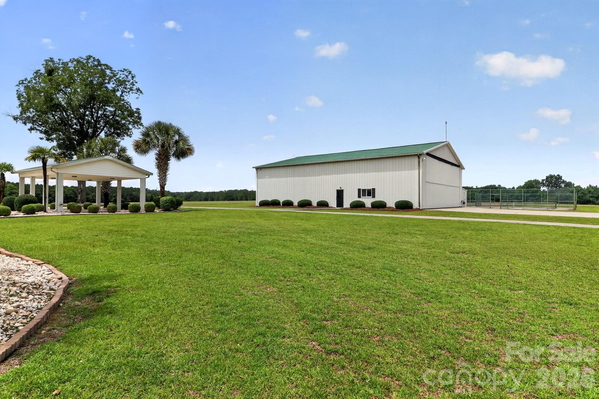 Single Family Residence at 450 Bull Swamp Road, St. Matthews, photo 14 of 48