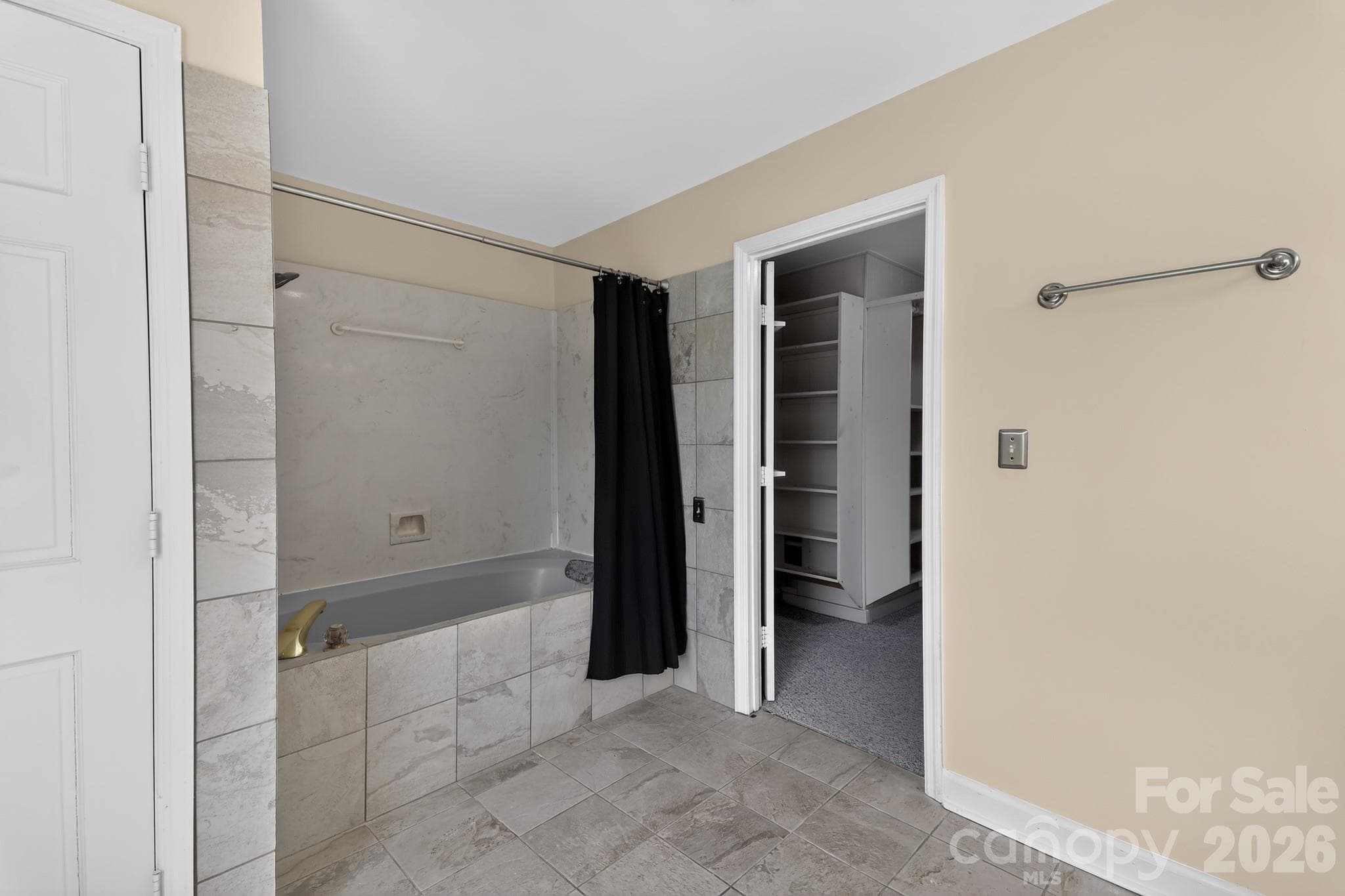Single Family Residence at 450 Bull Swamp Road, St. Matthews, photo 25 of 48