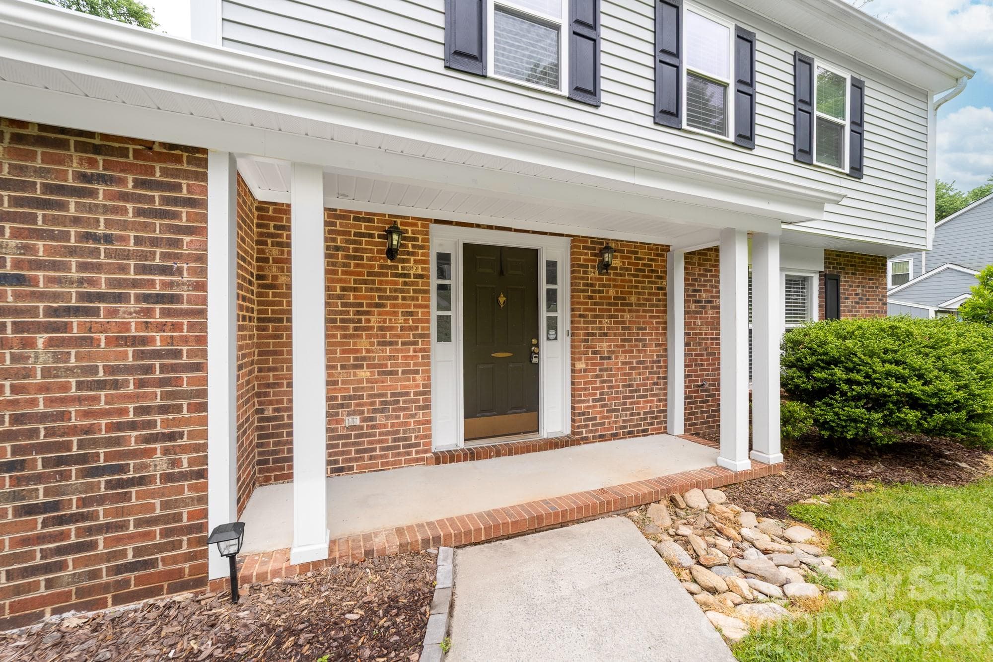 Single Family Residence at 616 Silversmith Lane, Charlotte, photo 5 of 39