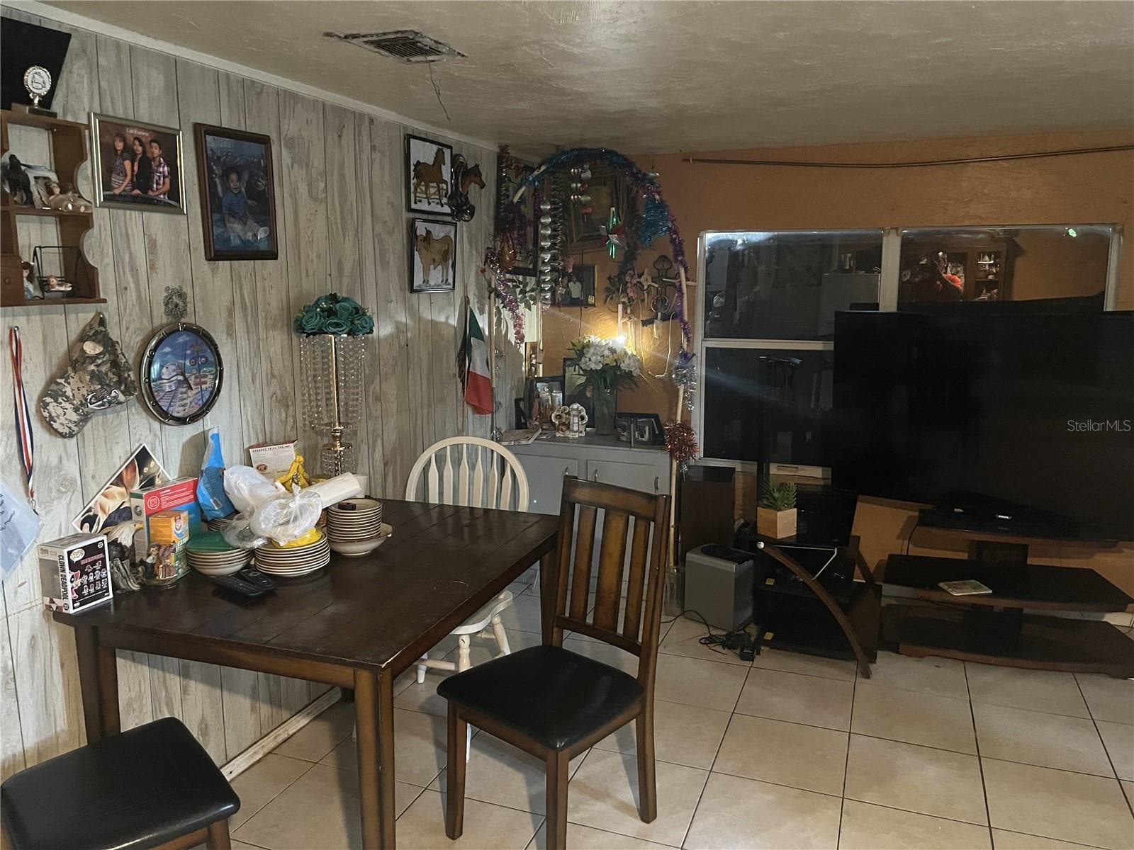 Single Family Residence at 1127 AUBURN ST, CLEARWATER, photo 5 of 15