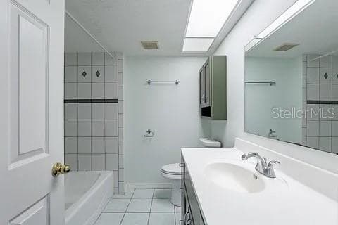 Primary bathroom - 7528 RIVER COUNTRY DR, WEEKI WACHEE