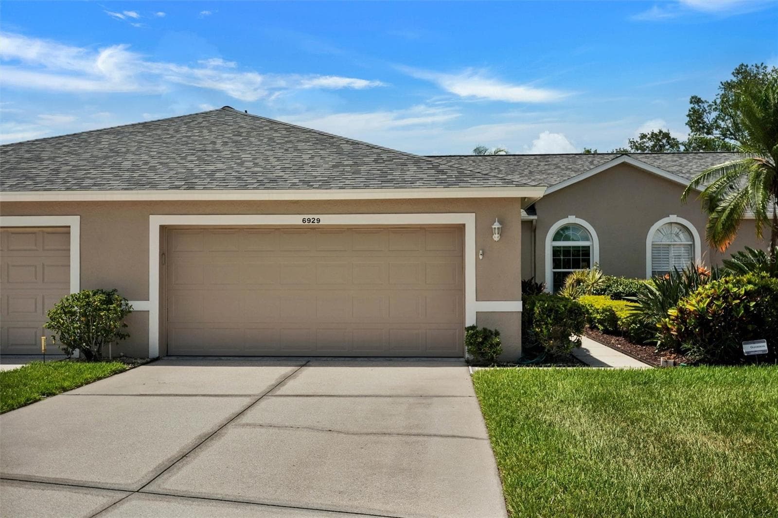 2 car garage - 6929 STONEYWALK CT, BRADENTON