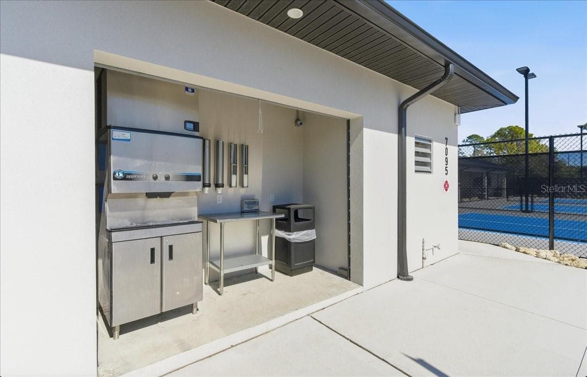 PICKLEBALL REFRESHMENTS - 6929 STONEYWALK CT, BRADENTON