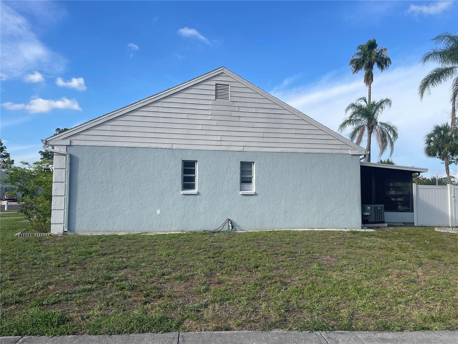 Side View - 11001 SUNSWEPT PL, TAMPA