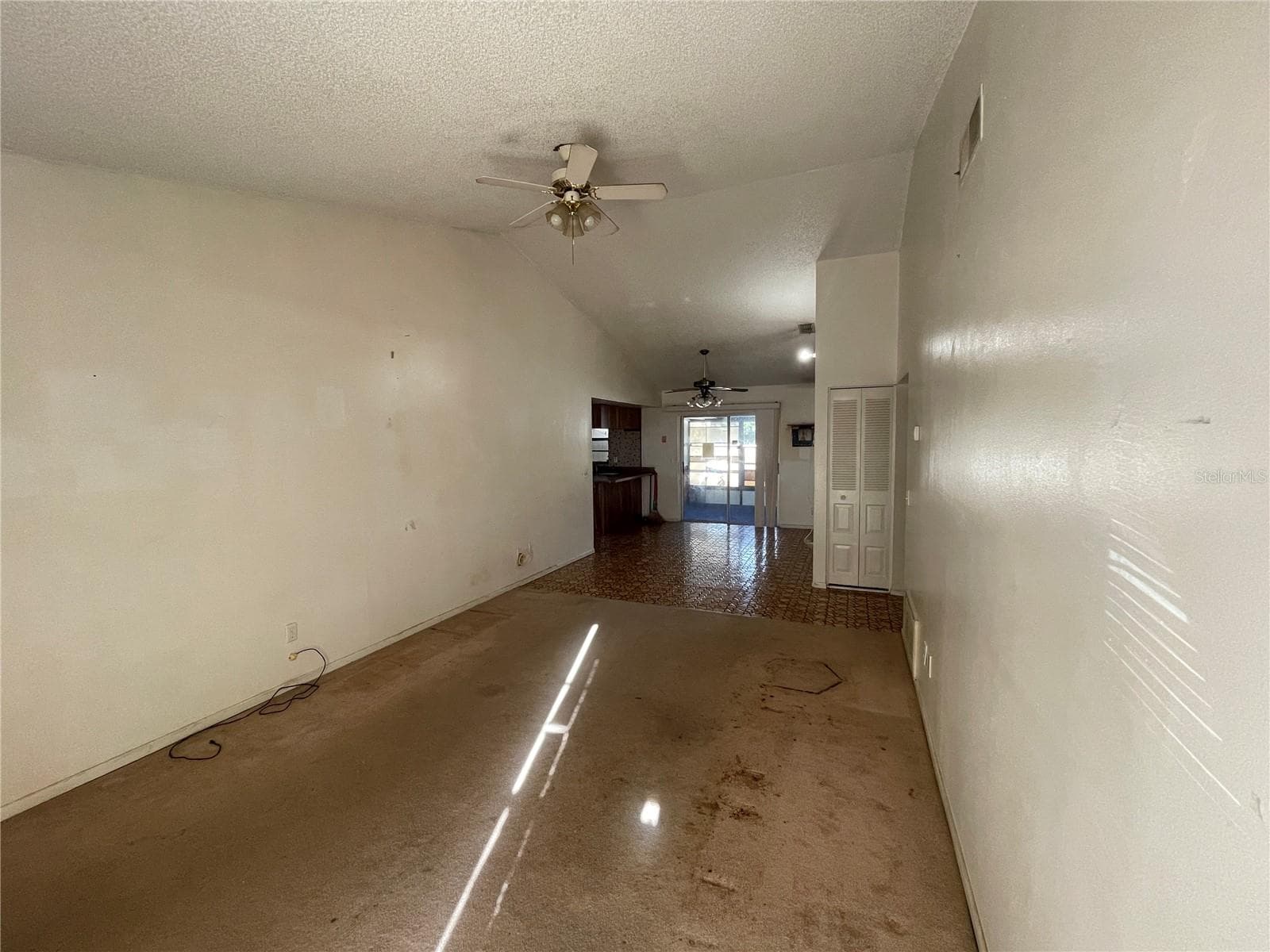 Living/Dining Room - 11001 SUNSWEPT PL, TAMPA
