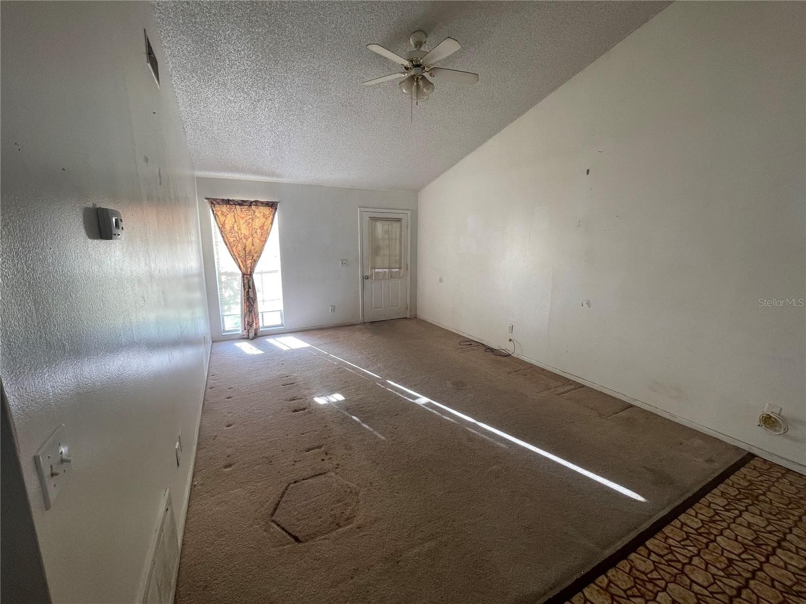 Living Room - 11001 SUNSWEPT PL, TAMPA